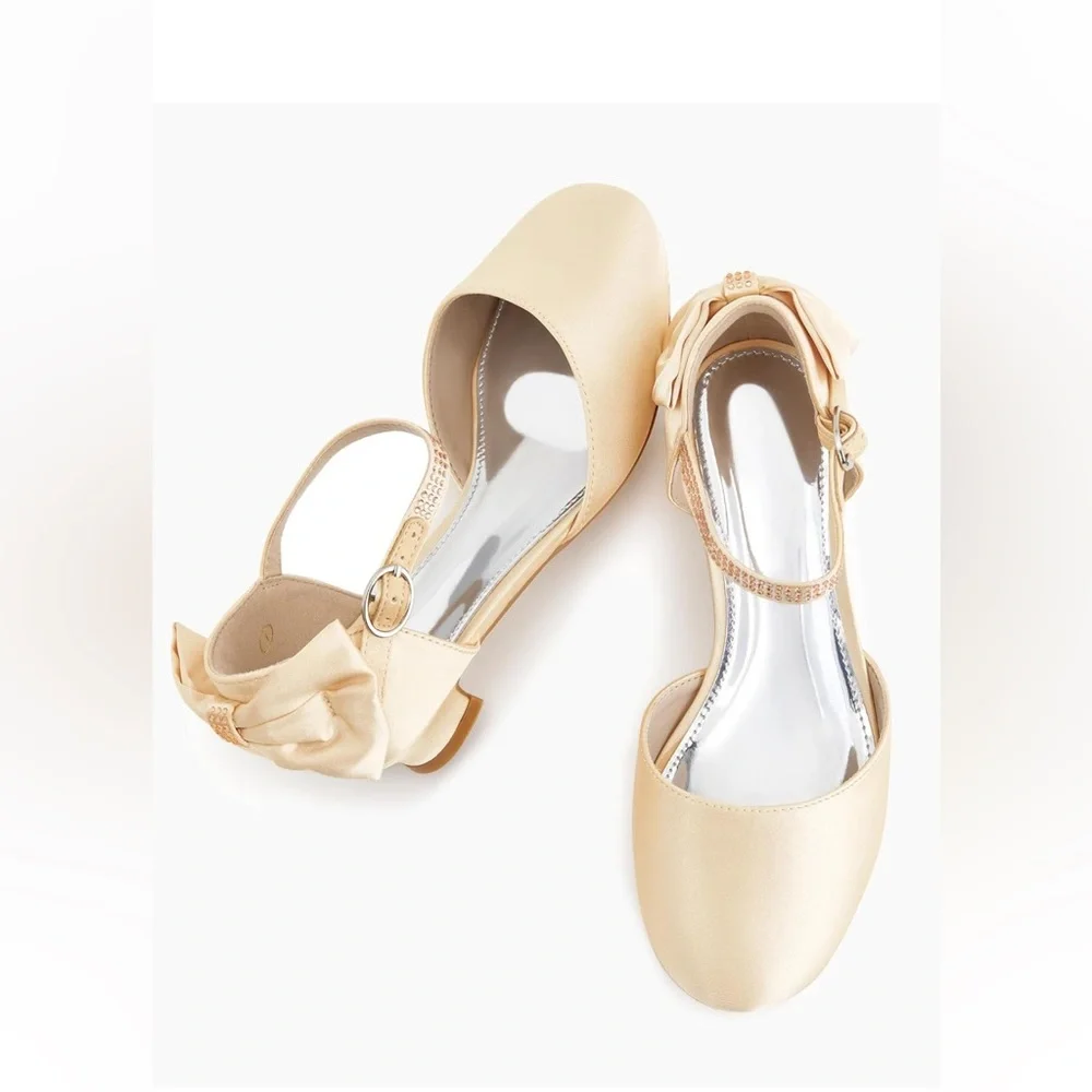 Coutgo Girls Elegant Cream Dress Shoes with Sparkly Bow Detail